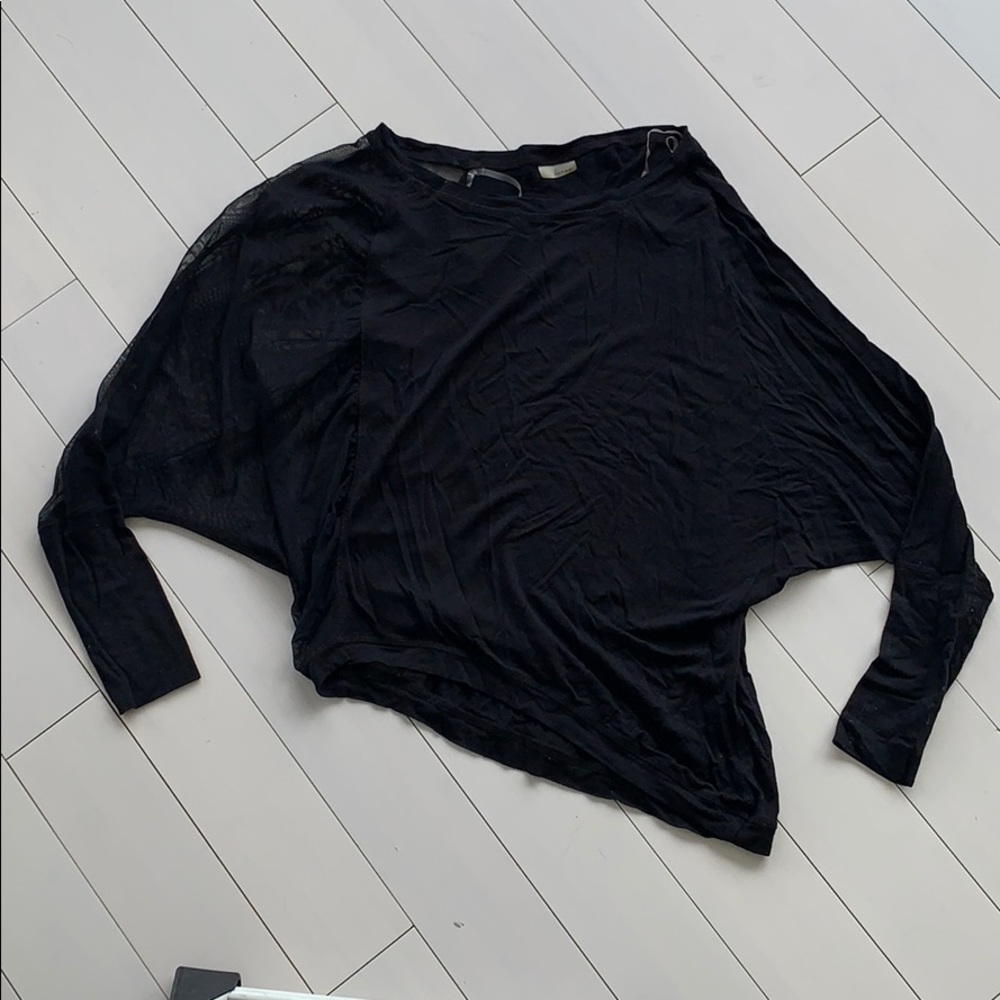 Asymmetrical 3/4 sleeve Shirt